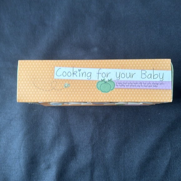 Cooking for your baby recipe book plus two storage pots - Picture 5 of 6